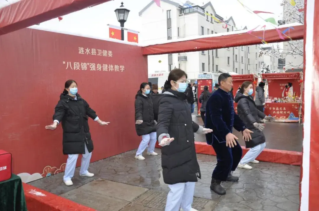 近年来，我县文化科技卫生“三下乡”工作在省市出圈出彩，获评江苏省文化科技卫生“三下乡”先进集体。成为关注农业、关心农村、关爱农民的品牌活动，常态化服务更让“三下乡”下到了农民心坎上。(图13)