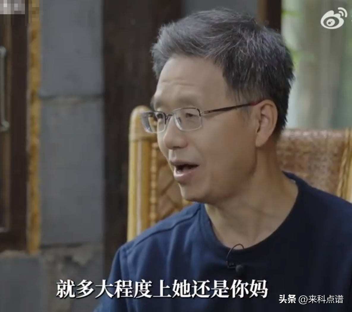 胡泳，一位曾经意气风发的北大教授，如今被迫成为了一个需要24小时在家贴身陪护的“女佣”。(图15)