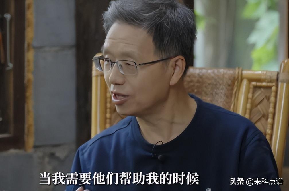 胡泳，一位曾经意气风发的北大教授，如今被迫成为了一个需要24小时在家贴身陪护的“女佣”。(图22)