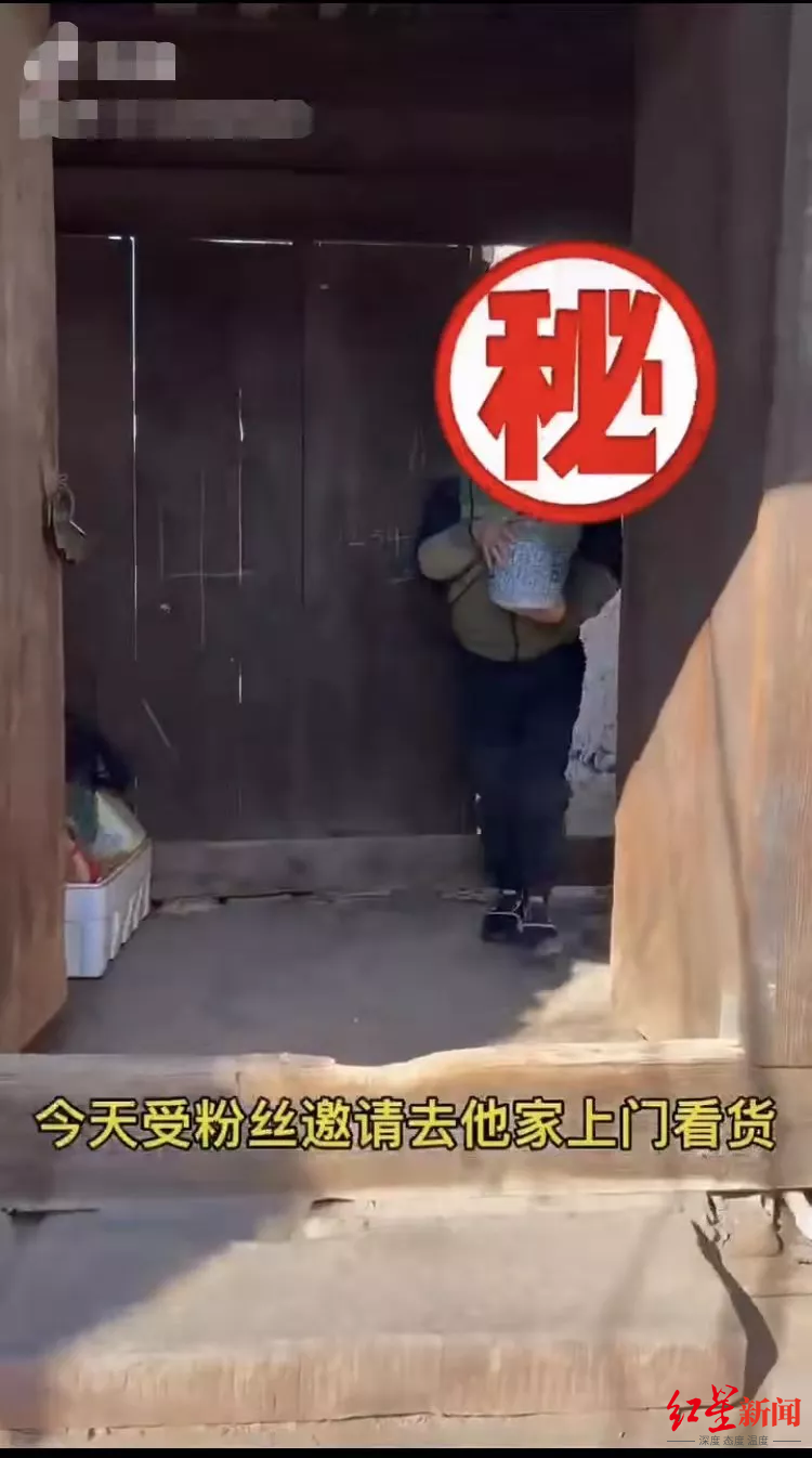 “今天受粉丝邀请去他家上门看货，小哥哥们即将搬迁这些东西……”近日，在四川省西昌市，一段关于文物的短视频在网络上发布，视频中的一名男子疑似在进行非法文物倒卖。(图2)